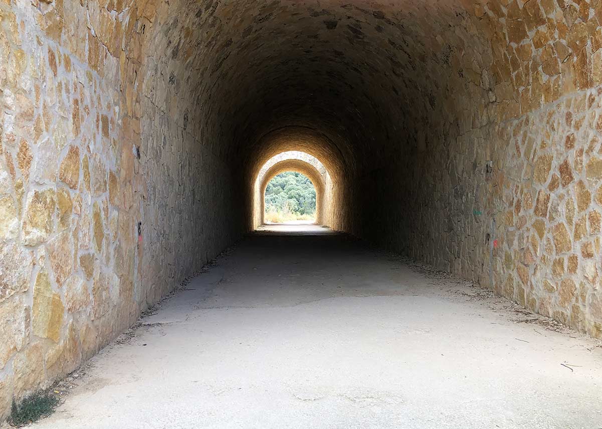 estella tunnel rebecca ring autumn 2025 la concha