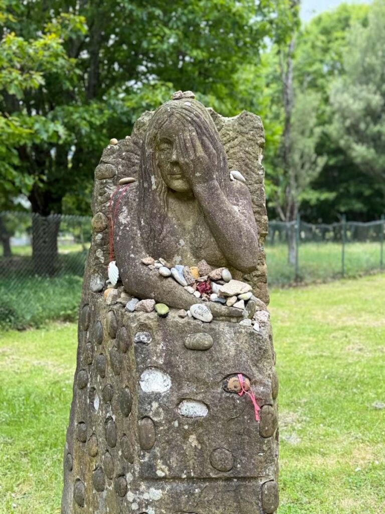 Jordi Gili monument Antonio de Sa