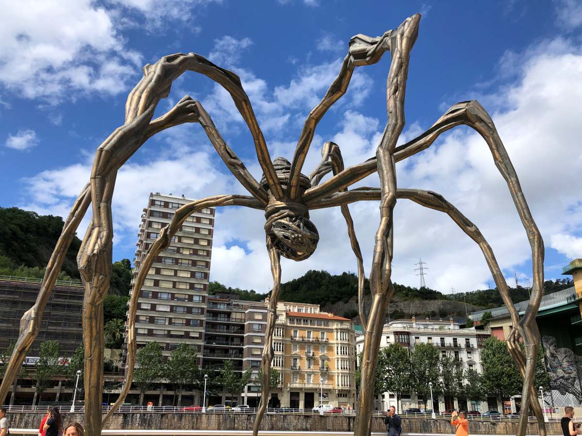 bilbao spider sculpture dennis brooke